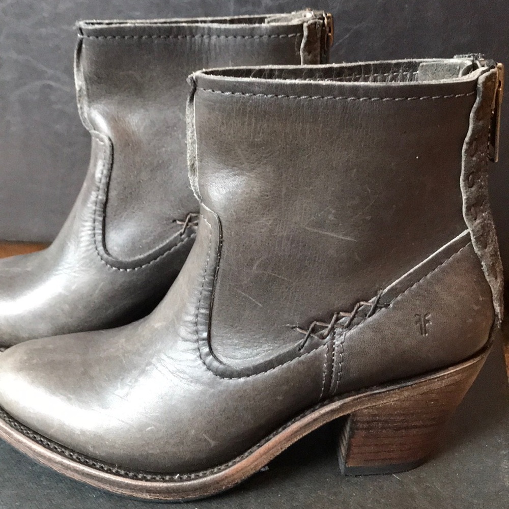 NWT Frye Leslie Artisian short boot. 6